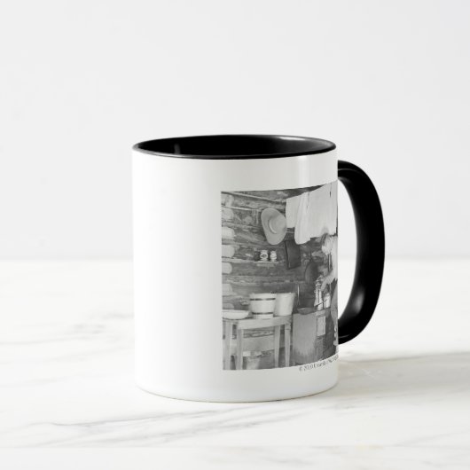 bunkhouseの中のコーヒーを作っているカウボーイ マグカップ (正面右)