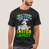 Bunnyチョコ食べコレートエッグがEaのためにブラザーを取引する Tシャツ (正面)