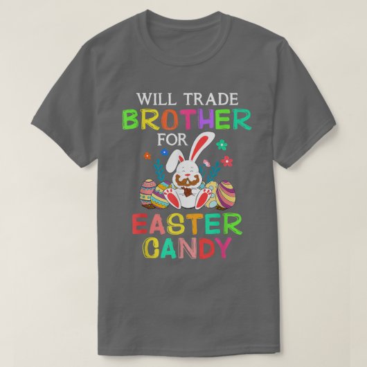 Bunnyチョコ食べコレートエッグがEaのためにブラザーを取引する Tシャツ (デザイン正面)