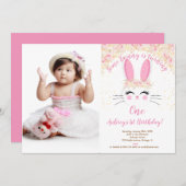 Bunny誕生日の写真の招待ピンクと金ゴールド1st 招待状 (正面/裏面)