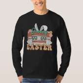 Bunny Cassette Retro Groovy Easter Day Tシャツ (正面)