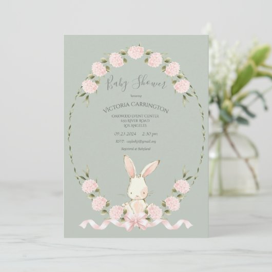 Bunny Floral Hydrangeas Sage Girl Baby Shower 招待状 (スタンド正面)