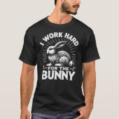 Bunny I Work Hard For The Bunny Rabbit Tシャツ (正面)