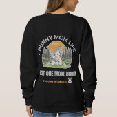 Bunny Mom Life T-Shirt, Just One More Bunny Shirt, スウェットシャツ (裏面)