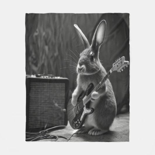 Bunny Playing a Guitar フリースブランケット (正面)