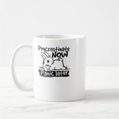 Bunny Procrastinate Now Panic Laterステッカー コーヒーマグカップ (左)