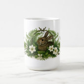 Bunny Rabbit In Floral Foliage コーヒーマグカップ (中央)