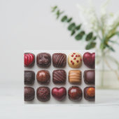 Bunte Pralinen aus Schokolade Valentinstag ポストカード (スタンド正面)