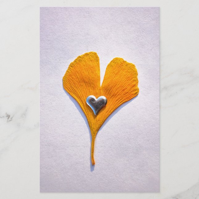 buntes Ginkgoblatt mit Metallherz, (正面)