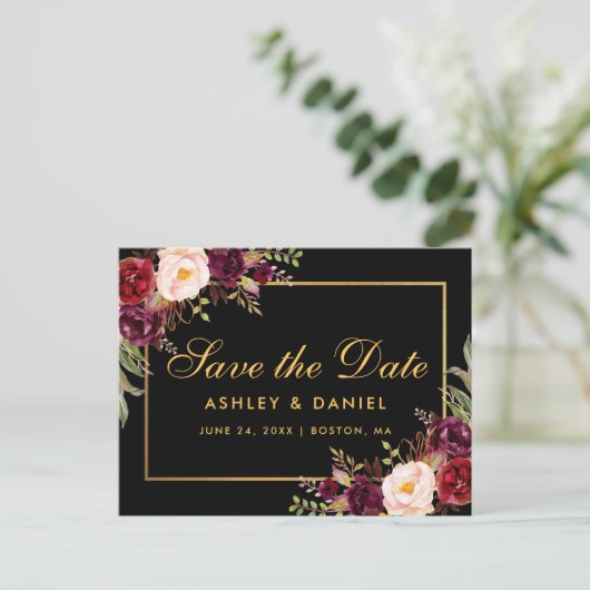Burgundyエレガントフローラブラック金ゴールド保存日付 案内ポストカード (スタンド正面)