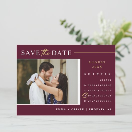 Burgundyエレガント金ゴールド日付カレンダーの写真を保存 招待状 (スタンド正面)