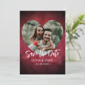 Burgundyハートの形をした写真Date's 結婚を保存 招待状 (スタンド正面)