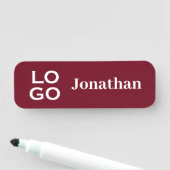 Burgundy会社またはビジネスロゴ従業員 名札 (インサイチュ)