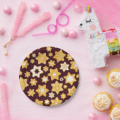 Burgundy背景を持つクリスマスクッキーリース ペーパープレート (パーティー)