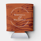 Burgundy パーソナライズされた Orange Music Notesの結婚機能 缶クーラー (裏面)