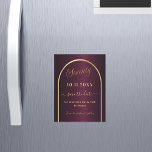 Burgundy 70th birthday日付マグネットを保存<br><div class="desc">磁気第70回の誕生日パーティーのための日付カードを保存する。ブルゴーニュの背飾景、金ゴールドフェイクアーチ。日付と名前をカスタマイズして追加する。文字:70と日付の保存は大きな書トレンディーの手入力されたスタイルスクリプトを含む。</div>