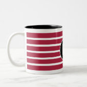 Burgundy and Black Striped Monogram ツートーンマグカップ (左)