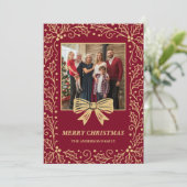 Burgundy & Antique-Gold Bow Family Christmas Photo シーズンカード (スタンド正面)
