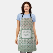 Burgundy Berry Holly Pine Christmas Kitchen Apron エプロン (着用した状態)