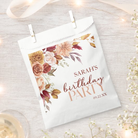 Burgundy Burnt Orange Floral Birthday Party フェイバーバッグ (クリップ留めされた状態)