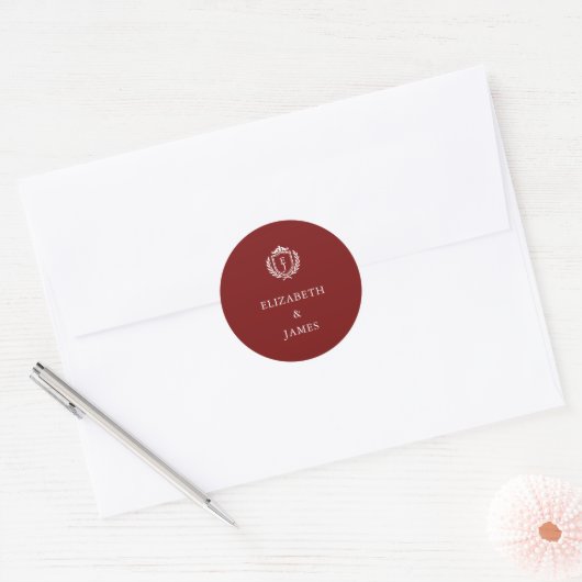 Burgundy Crest Wedding Custom Initials ラウンドシール (封筒)