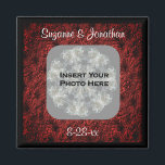 Burgundy Daisies Wedding Photo Personalized マグネット<br><div class="desc">Elegant textured effect burgundy daisies floral design frame save the date wedding announcement favor refrigerator magnet. Ready for your special photo. Fill in your information in the template. Make more changes to text and font size, style, and color by clicking on Customize. Add your photo by clicking on Change and...</div>