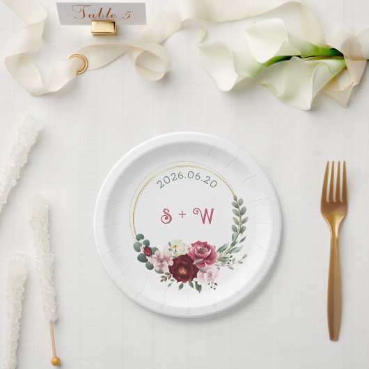 Burgundy Floral & Gold Wreath Monogram Wedding ペーパープレート (ウェディング)