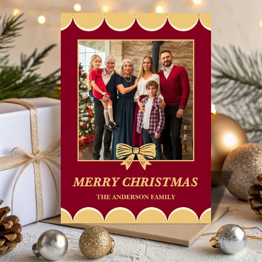 Burgundy Gold Bow Scalloped Family Christmas Photo シーズンカード