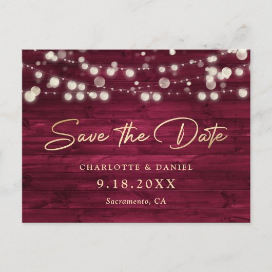 Burgundy Gold Wood String Lights Script Wedding 案内ポストカード (正面)