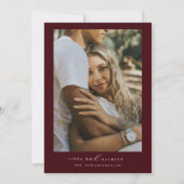 Burgundy & Ivory botanical crest monogram wedding 招待状 (裏面)