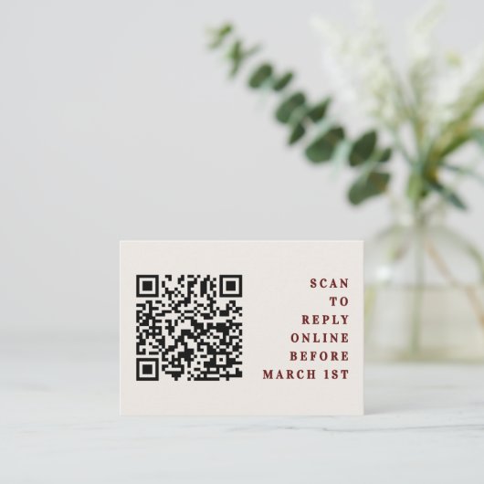 Burgundy & Ivory Simple Wedding QR Code RSVP エンクロージャーカード (スタンド正面)