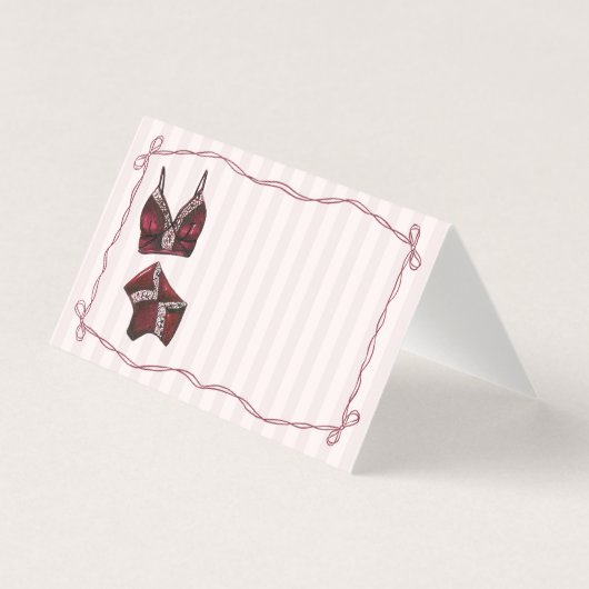 Burgundy Lingerie Shower Place Card Table Decor (正面)