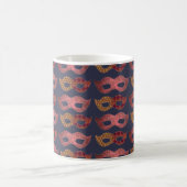 Burgundy Masquerade Masks Pattern コーヒーマグカップ (中央)