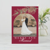 Burgundy Pine Merry & Married Photo Christmas シーズンカード (スタンド正面)