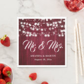 Burgundy Rustic Wood String Lights Mr and Mrs スタンダードランチョンナプキン (インサイチュ)