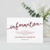 Burgundy Script素朴、の結婚詳細、RSVP エンクロージャーカード (スタンド正面)