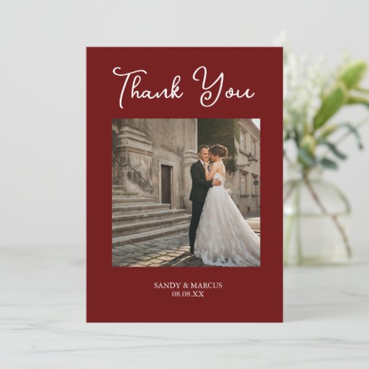 Burgundy Script結婚の写真サンキューカード 招待状 (スタンド正面)