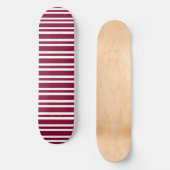 Burgundy White Stripes Seamless Pattern スケートボード (正面)