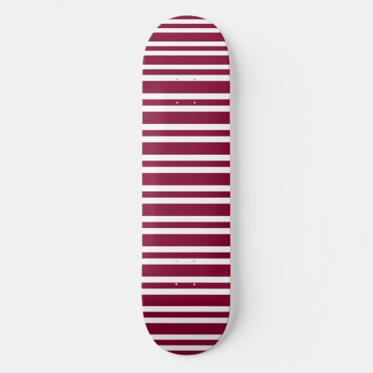 Burgundy White Stripes Seamless Pattern スケートボード (正面)