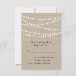 BurlapのTwinkle Lightsの下RSVP 招待状