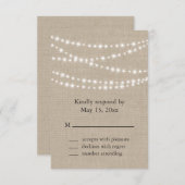 BurlapのTwinkle Lightsの下RSVP 招待状 (正面/裏面)