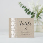 Burlapテーブル番号の上に白のレース ポストカード (スタンド正面)