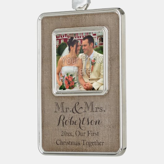 Burlap-Look素朴の結婚カップル初めてのクリスマス シルバープレートフレームオーナメント (左)