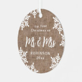 Burlap Snowflakes私たちの初めてのクリスマスミスター&ミセス メタルオーナメント (正面左)