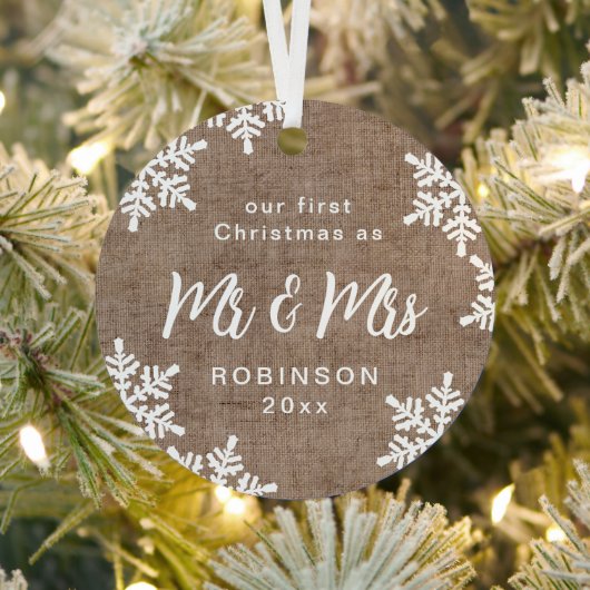 Burlap Snowflakes私たちの初めてのクリスマスミスター&ミセス メタルオーナメント (インサイチュ)