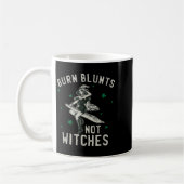 Burn Blunts Not Witches Funny Weed Smoker Stoner  コーヒーマグカップ (左)