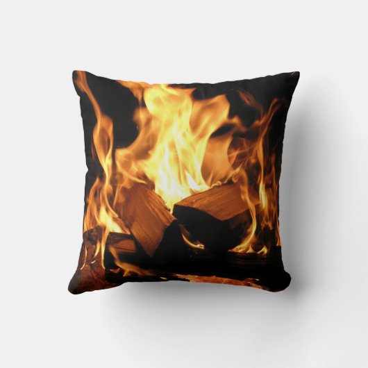 Burning Logs Flames and Embers クッション (裏面)