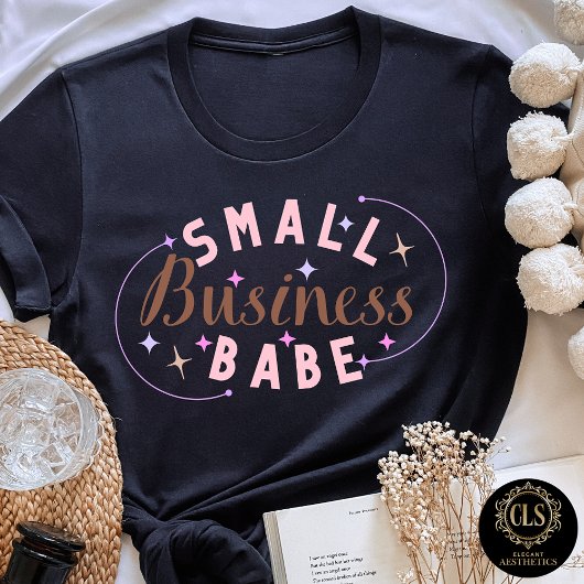 Business Casual Graphic Tee - Small Business Babe Tシャツ