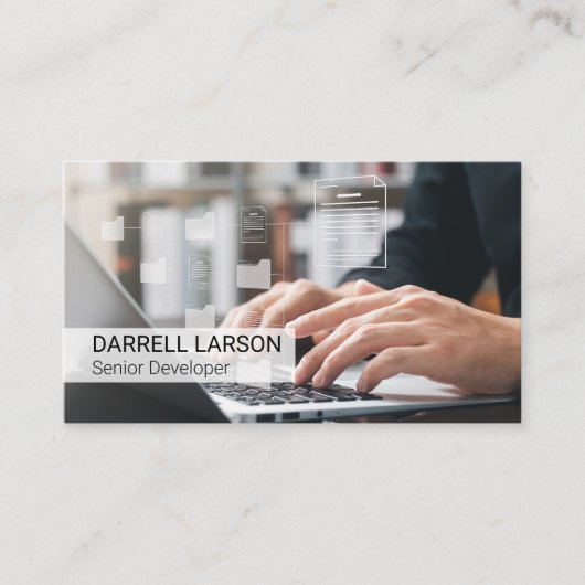 Business Man Working on Laptop 名刺 (正面)