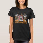 Busting Nuts Car Mechanic Auto Car Repair Car Tシャツ (正面)